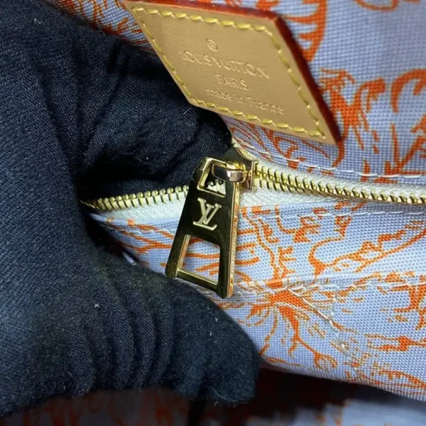 LV OnTheGo Orange - Image 5