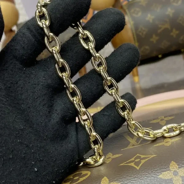 Louis Vuitton Bloom Pouch - Image 3