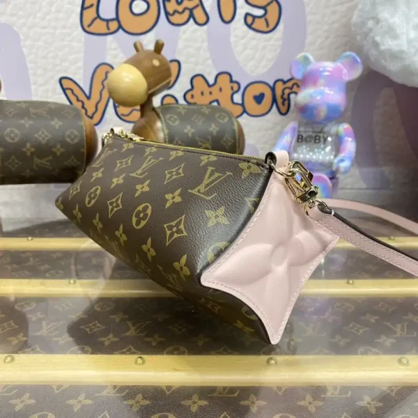 Louis Vuitton Bloom Pouch - Image 7