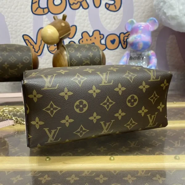 Louis Vuitton Bloom Pouch - Image 9