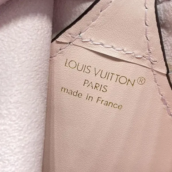 Louis Vuitton Bloom Pouch - Image 2