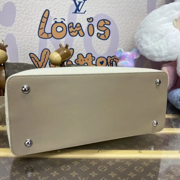 Loius Vuitton Capucines Beige Silk - Image 3