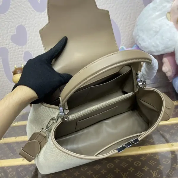 Loius Vuitton Capucines Beige Silk - Image 12