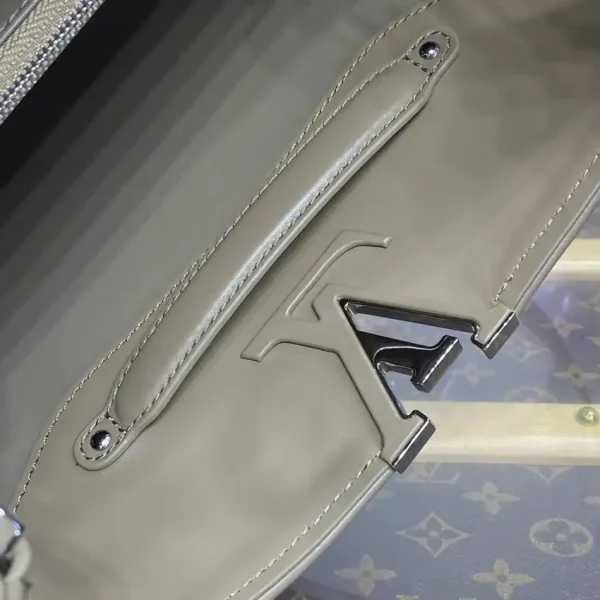 Loius Vuitton Capucines Beige Silk - Image 4