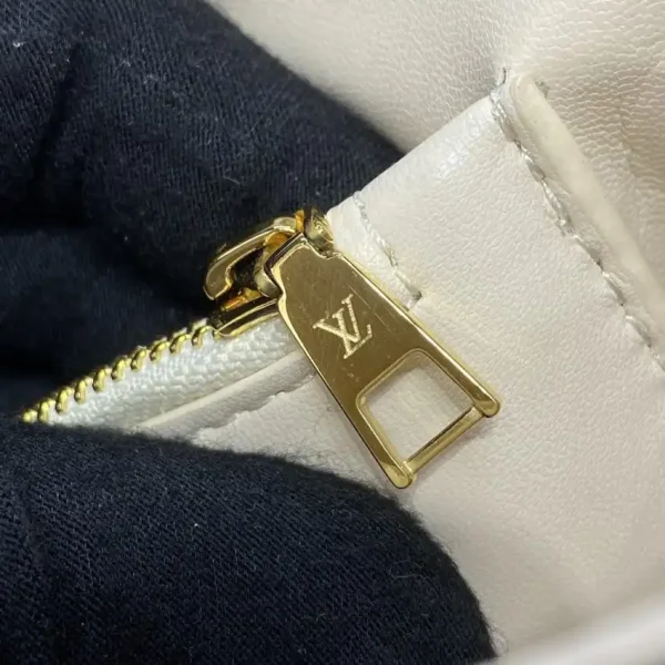 Louis Vuitton Twist Black With Strap - Image 6