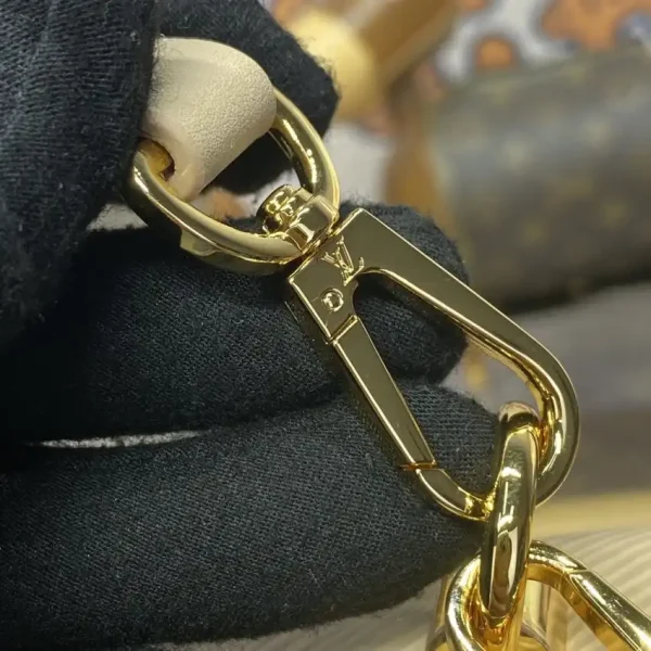 Louis Vuitton Twist Golden - Image 9