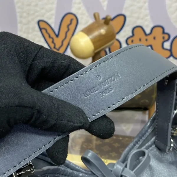 Louis Vuitton Carry All PM - Image 10