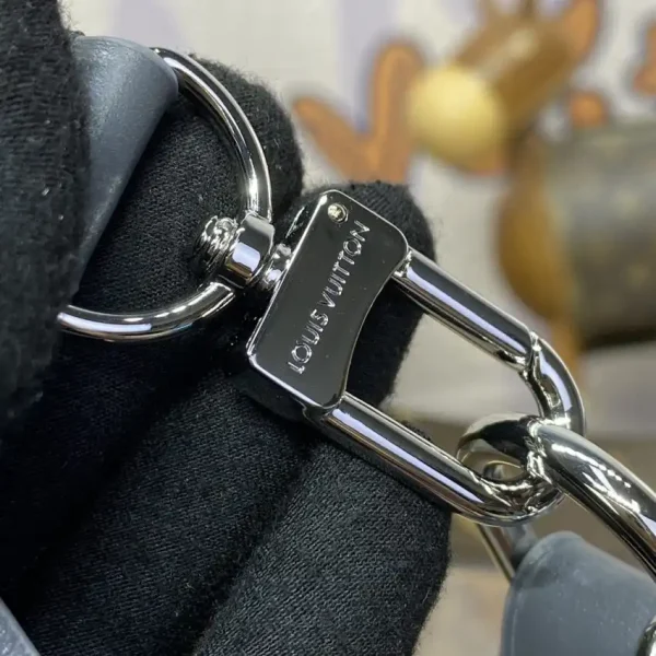 Louis Vuitton Carry All PM - Image 12