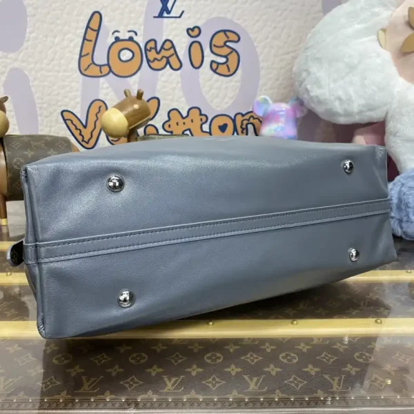Louis Vuitton Carry All MM Silver - Image 11
