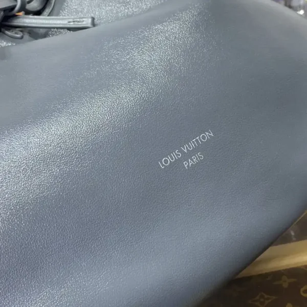 Louis Vuitton Carry All MM Silver - Image 12
