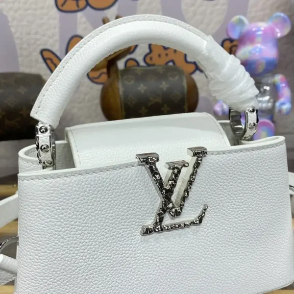 Loius Vuitton Capucines East West White - Image 8