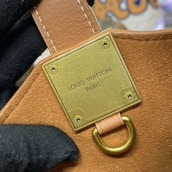 Louis Vuitton Low Key Hobo Brown - Image 3