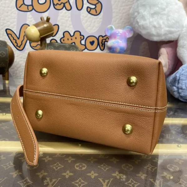 Louis Vuitton Low Key Hobo Brown - Image 4