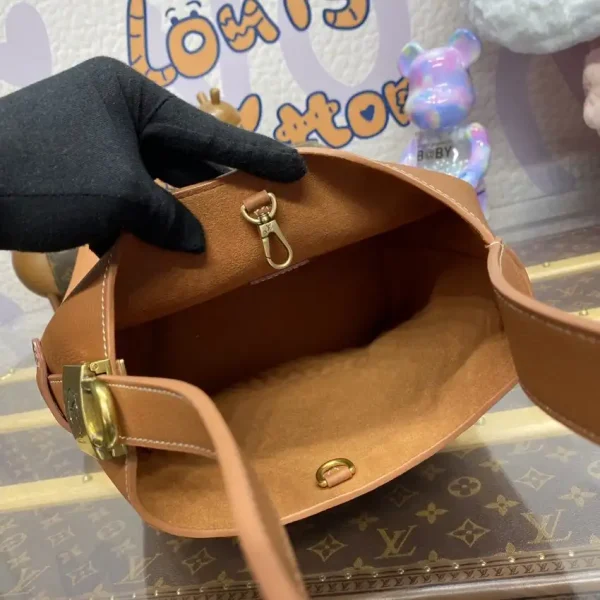 Louis Vuitton Low Key Hobo Brown - Image 6