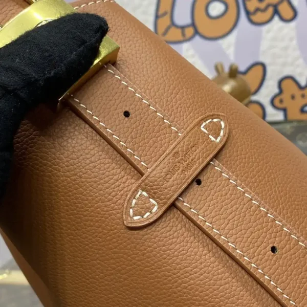 Louis Vuitton Low Key Hobo Brown - Image 9
