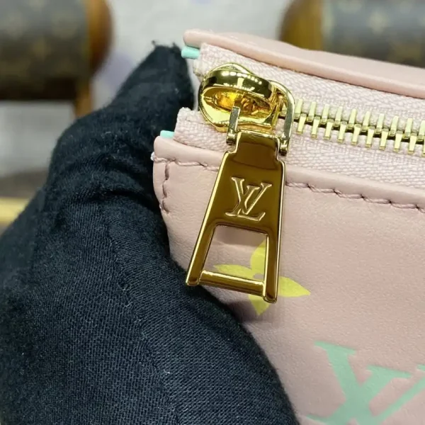 Louis Vuitton Coussin Pink - Image 6
