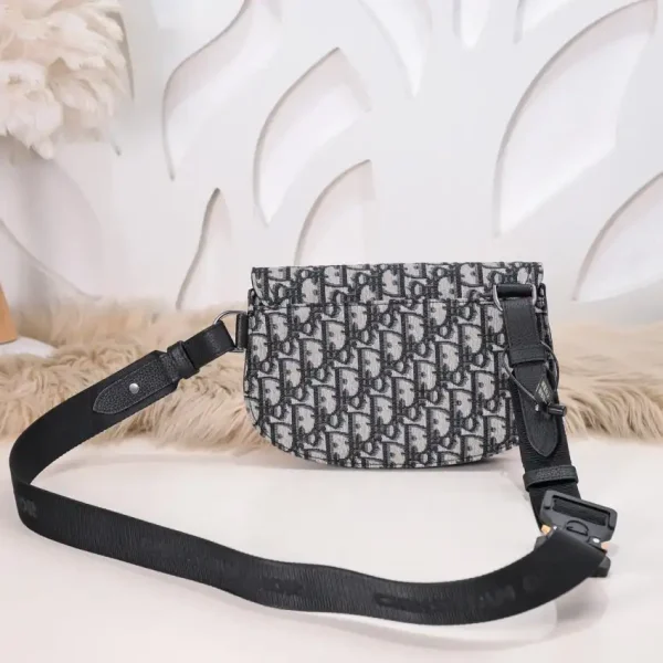 Dior  Messenger  Oblique - Image 3