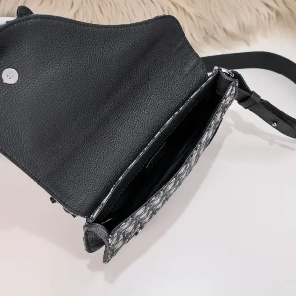 Dior  Messenger  Oblique - Image 9