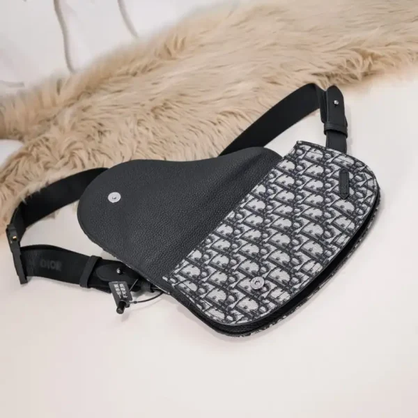 Dior  Messenger  Oblique - Image 8