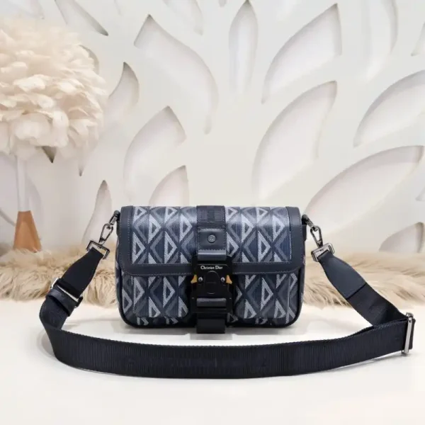 Dior Hit the Road messenger bag black