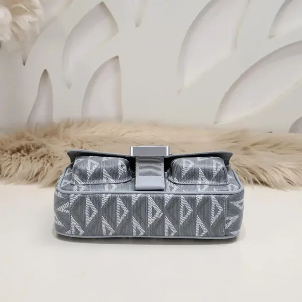 Dior Hit the Road messenger bag grey - Image 3