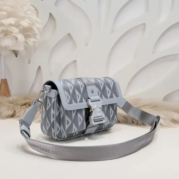 Dior Hit the Road messenger bag grey - Image 7