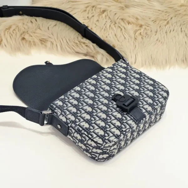 Dior Saddle Messenger Bag Oblique - Image 3