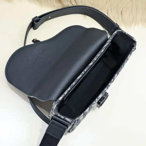 Dior Saddle Messenger Bag Oblique - Image 8