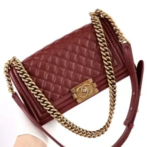 CHANEL Le Boy Red