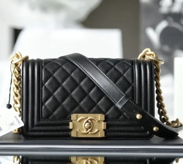 CHANEL Le Boy Black