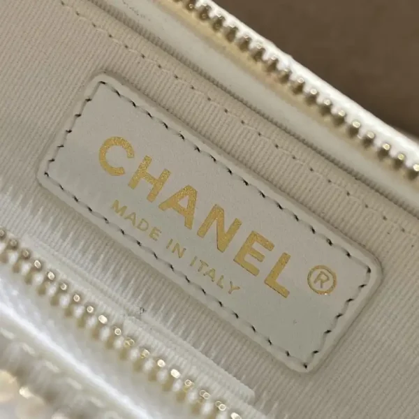 CHANEL 22 Camera Bag White - Image 5
