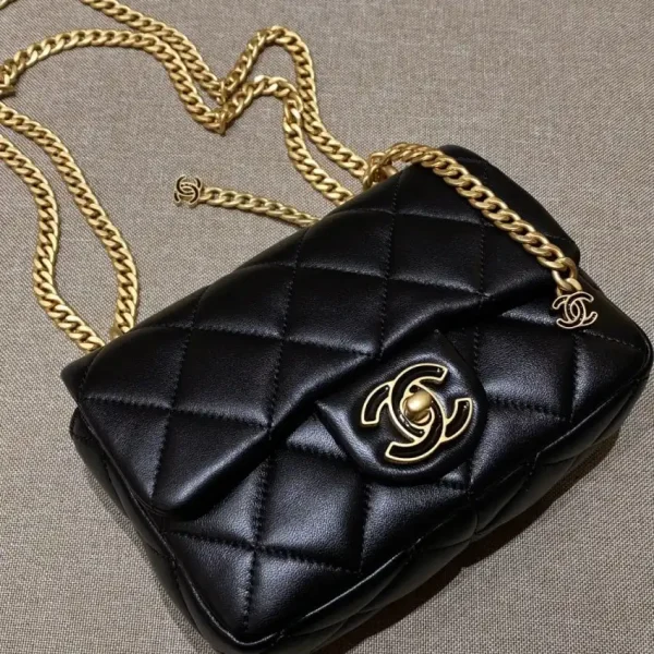 CHANEL 22P Enamel Bag - Image 2