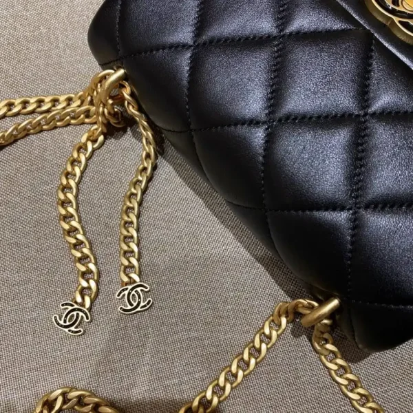 CHANEL 22P Enamel Bag - Image 4