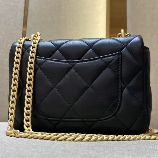 CHANEL 22P Enamel Bag - Image 6