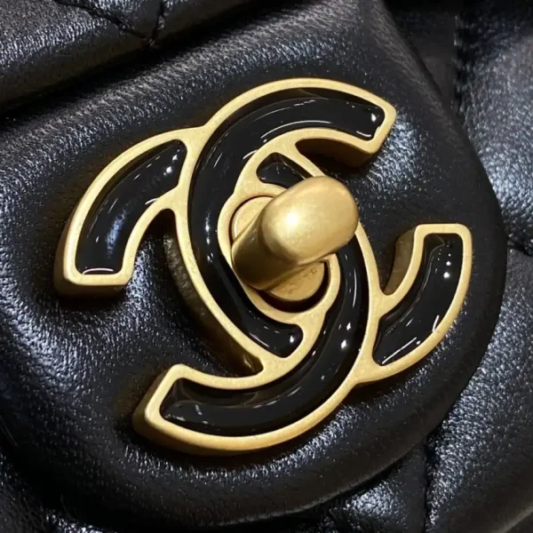 CHANEL 22P Enamel Bag - Image 7