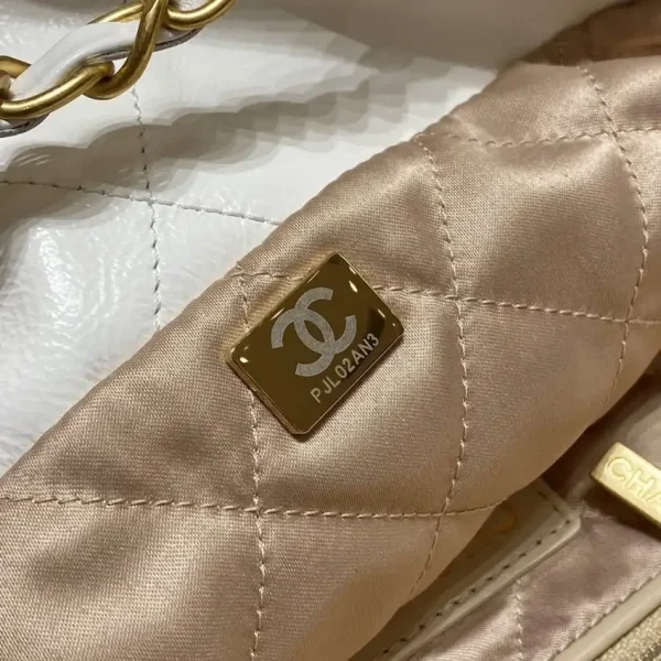 CHANEL 22 Small Handbag White - Image 9