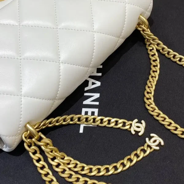 CHANEL 22P Enamel Bag White - Image 4