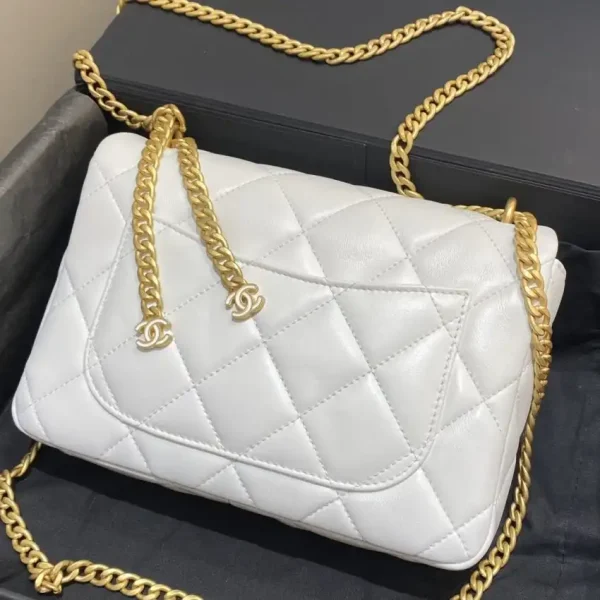 CHANEL 22P Enamel Bag White - Image 5