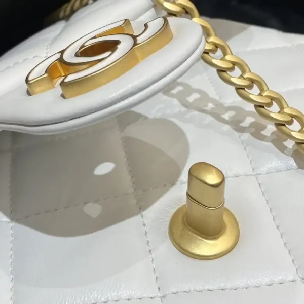 CHANEL 22P Enamel Bag White - Image 8