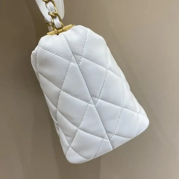 CHANEL 22s Rhinestone Hobo White - Image 6