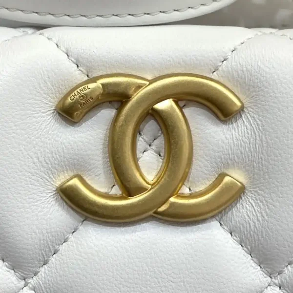 CHANEL 22s Rhinestone Hobo White - Image 7