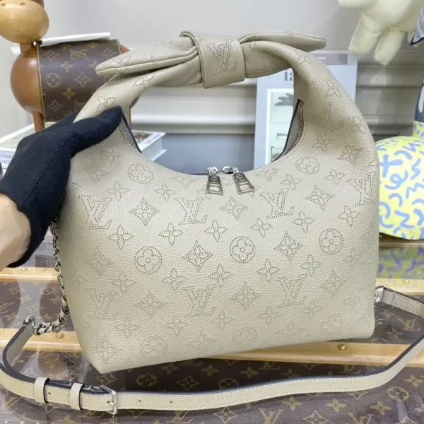 Louis Vuitton Why Knot Beige - Image 7