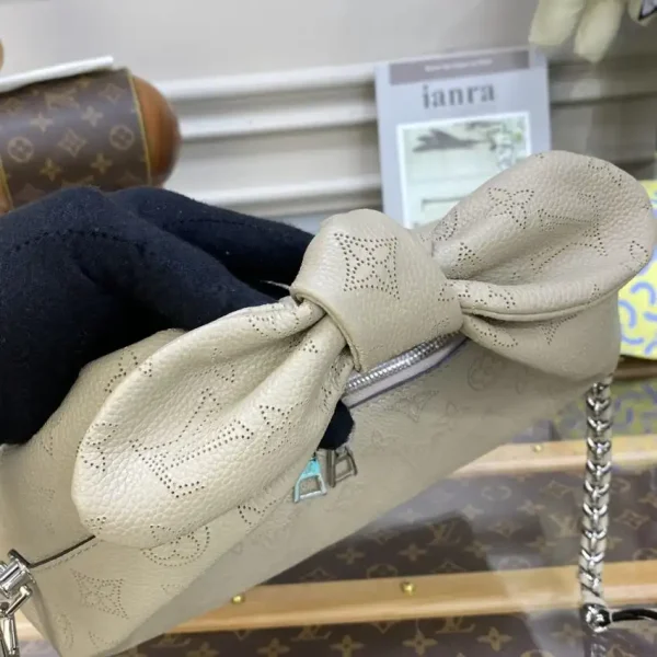Louis Vuitton Why Knot Beige - Image 8