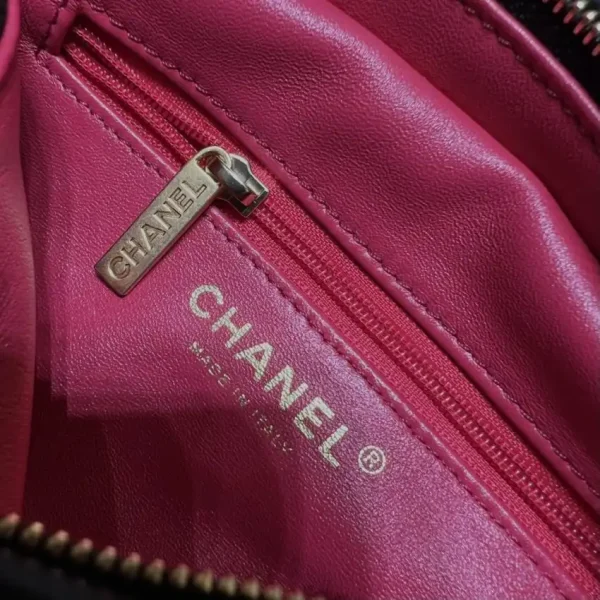 CHANEL Hobo Bag Black - Image 6