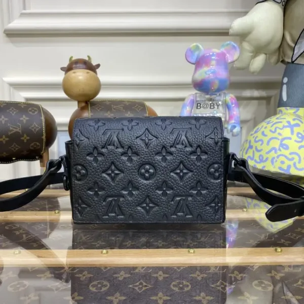 Louis Vuitton Steamer Wearable Wallet Full Black - Image 4