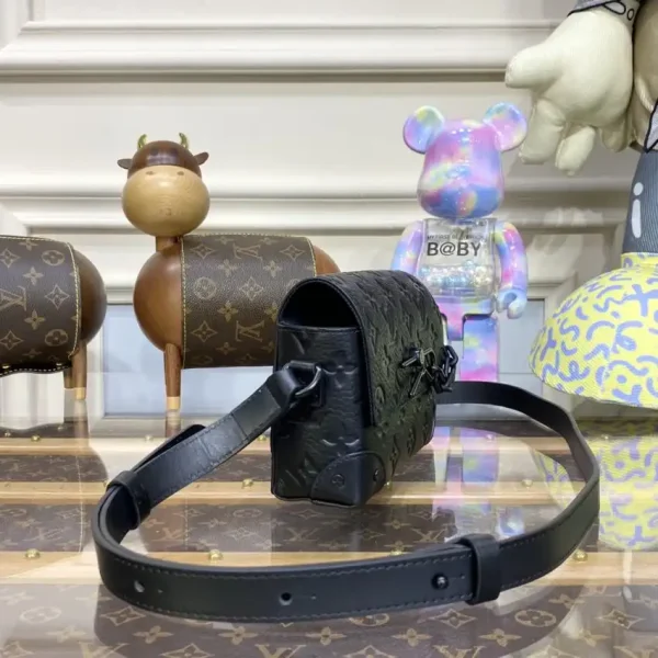 Louis Vuitton Steamer Wearable Wallet Full Black - Image 6