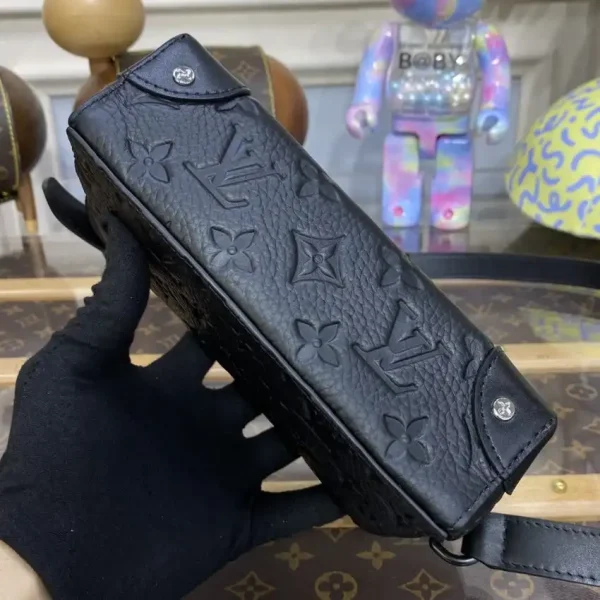 Louis Vuitton Steamer Wearable Wallet Full Black - Image 7