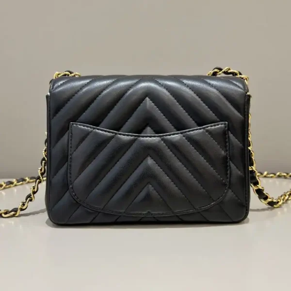 CHANEL Flap V 17cm - Image 6