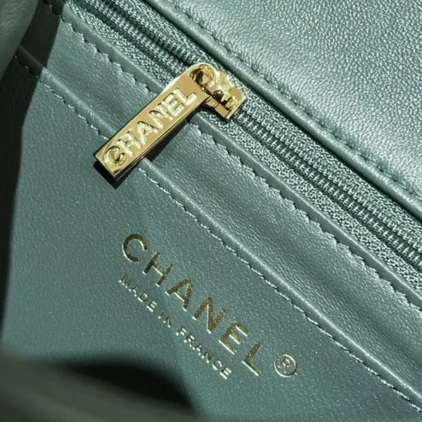 CHANEL Classic Flap 17cm Green - Image 3