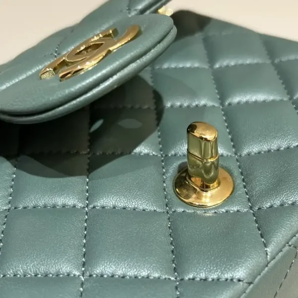 CHANEL Classic Flap 17cm Green - Image 6